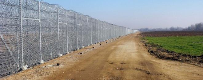 Опазваме границата си с Турция с още 30 километра съоражения