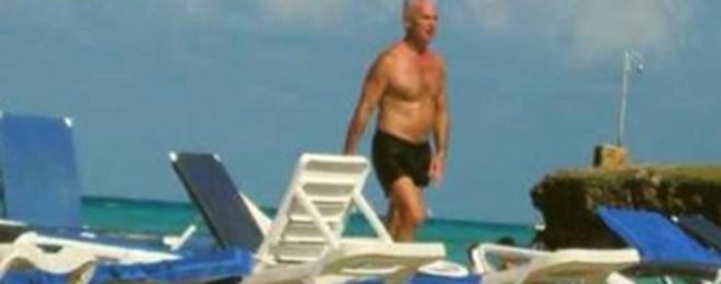 Сидеров бил на плажа в Куба, докато в НС чели бюджета