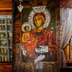 Чудотворната икона рони сълзи заради оргиите в Троянския манастир