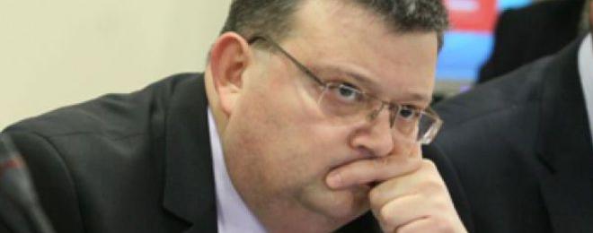Цацаров уволни шефовете в следствието
