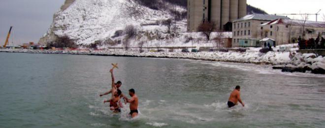 За поредна година смелчаци ще се борят за кръста в ледените води