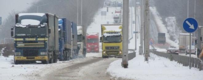 Снегът прекъсна връзката България-Румъния 