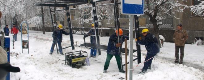 Студът уби двама мъже. Леден шиш едва не прониза жена