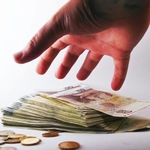 Министрите и кметовете си вдигат заплатите с 1000 лева