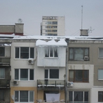 Нов блок прави земетресения, събаря стари и плаши обитатели 