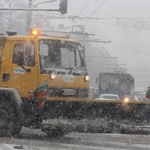 Паркираните коли и дупките пречат на снегорините да чистят
