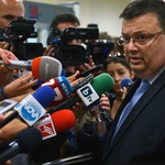 Сидеров плюе журналисти, Цацаров го подгони