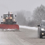 Снегорините чакат снега. Стоят на полусъединител