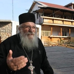 Вандали обраха два приюта на отец Иван