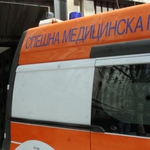 Заледен път прати четирима в река Бистрица 