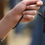 200 протестиращи обстреляха парламента с мишки