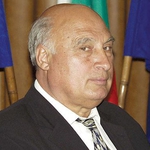 Цар Киро и синът му пак се возят в мерцедесите си