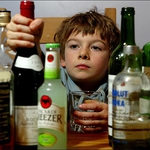 Майка спретна запой с 4-годишния си син за Трифон Зарезан