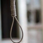 Син завари майка си обесена заради дългове