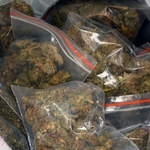 Тикнаха петима зад решетките за притежание на трева