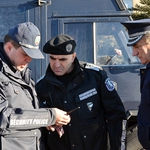 Униформени щурмуваха офис, Общинска банка и Столична община