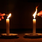 Англичаните в Соколово събират пари за дете с „викторина на свещи”