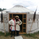 Баща и дъщеря от Добрич правят възстановки на военно облекло и въоръжение (снимки)