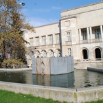 Галерията представя платната на четирима художници от XX-ти век