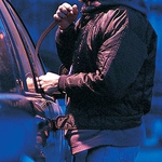 Крадци тарашат тузарски автомобили пред хипермаркети