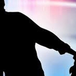 Крадец издърпа чантата на добричлийка