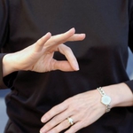 Служителите в общината вече владеят английски и жестомимичен език