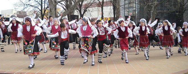 Децата на ансамбъл „Добруджа” представят България на международен фестивал във Франция