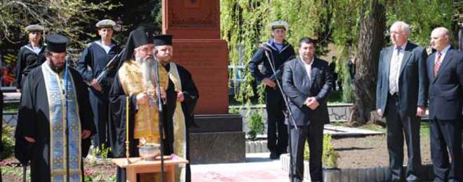 Тошевци полагат цветя пред паметника на император Александър II