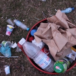 Доброволци чистят незаконното бунище до стадиона в Тервел 