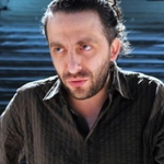 Мариус Куркински „бълнува” в Добрич „Сънят на смешния човек”