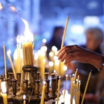 Огнеборците призовават: Внимателно боравене със свещите в църквата