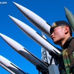 Пхенян готви четвърти ядрен опит, докато президентът на САЩ е в Сеул