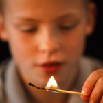 Пожар предизвикан от 10-годишен пироман вдигнал на крак огнеборците 