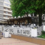 Сигнал: Бар LOGO затваря врати