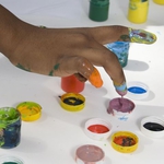 Ученици украсиха Добрич с великденски яйца