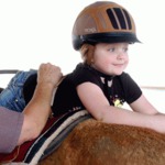 Водят деца с увреждания на терапевтична езда в Добрич