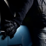 Задигнаха дамска чанта от кола посред бял ден в Добрич