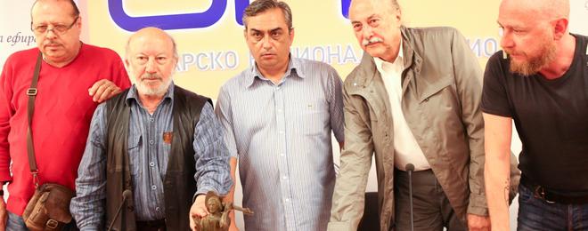 D2, БТР и Сигнал вдигат паметник на „щуреца” Петър Гюзелев сред рок идолите в Каварна