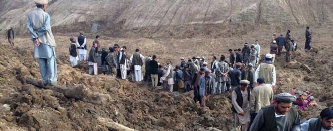 Над 300 души загинаха под огромно свлачище в Афганистан