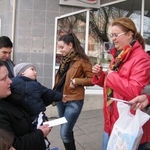 Абитуриенти направиха дарение на младата вдовица Теодора от Добрич