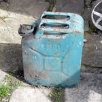 Бандит остави камиона и тракторите на фермер без нафта и акумулатори