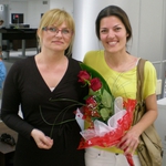 Данъчните в Добрич подариха цветя на стоматоложка, внесла осигуровки като клиент №60 000 