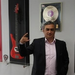 Кметълът раздава билети за рок феста на томбола