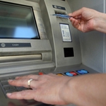 Плашат със съд 29-годишна жена от село Батово, забогатяла от банкова грешка