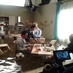 Рицар на Мелпомена от Добрич реже наденица „Бони” с хирургически скалпел (снимки&видео)