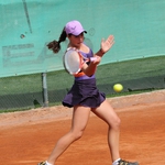 Тенисистка на „Изида” натупа конкуренцията и се класира за четвъртфиналите на държавното