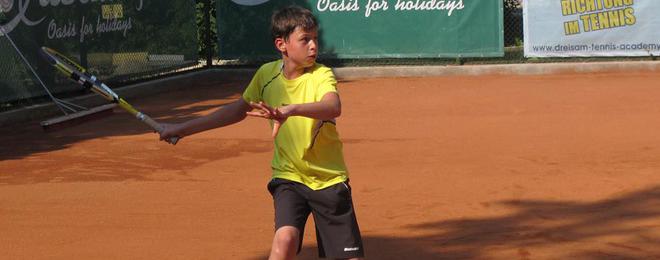 11-годишен тенисист на Изида отвя конкуренцята на старта на държавното в Албена