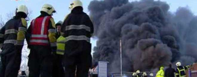 Поредица експлозии изпепелиха завод на „Шел” в Холандия