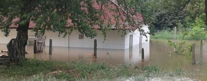 Снимки от потопа в Добрич (около Хуманитарна гимназия)