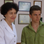 Кметът на Добрич дари деветокласник с рекламни материали за Добрич на изпроводяк към Щатите